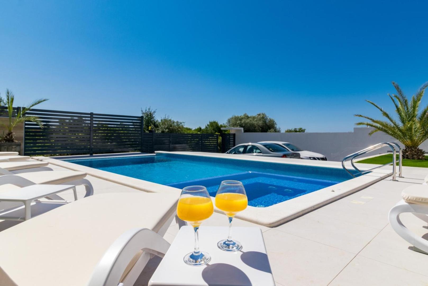 Villa Miaa Newly Built Modern Villa In Medulin For 9 People With Heated Swimming Pool & Jacuzzi Exterior photo